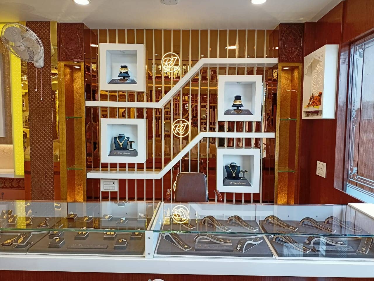 5. royal jewellers-jewellery showroom at varanasi